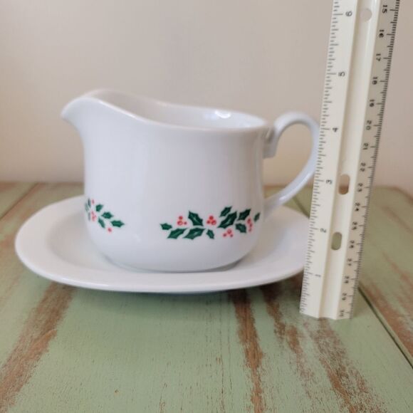 New in Box Vintage Corelle Winter Holly Ceramic Gravy Boat with Underplate - Picture 10 of 16
